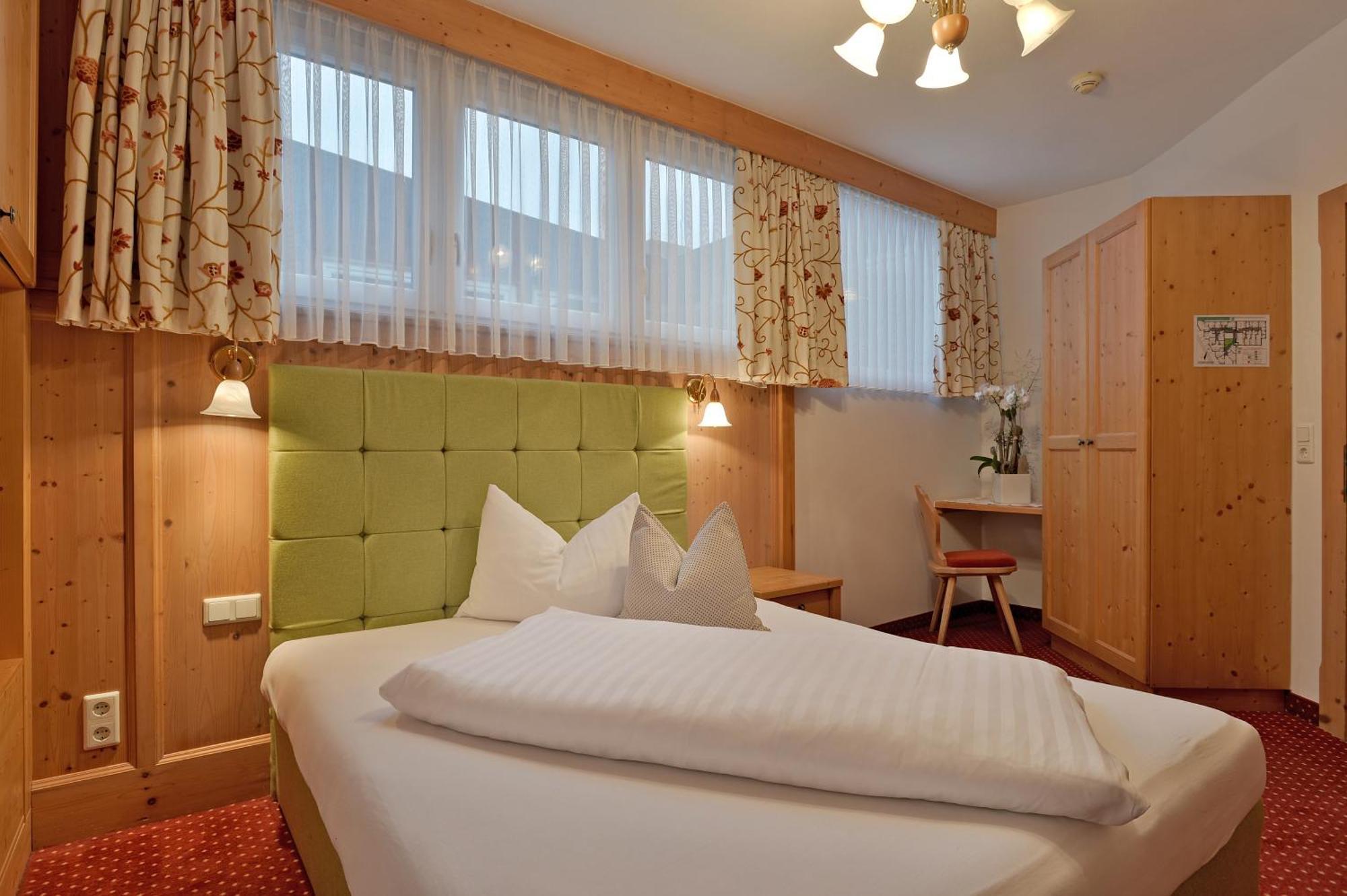 וורגל Hotel Tiroler Stuben מראה חיצוני תמונה