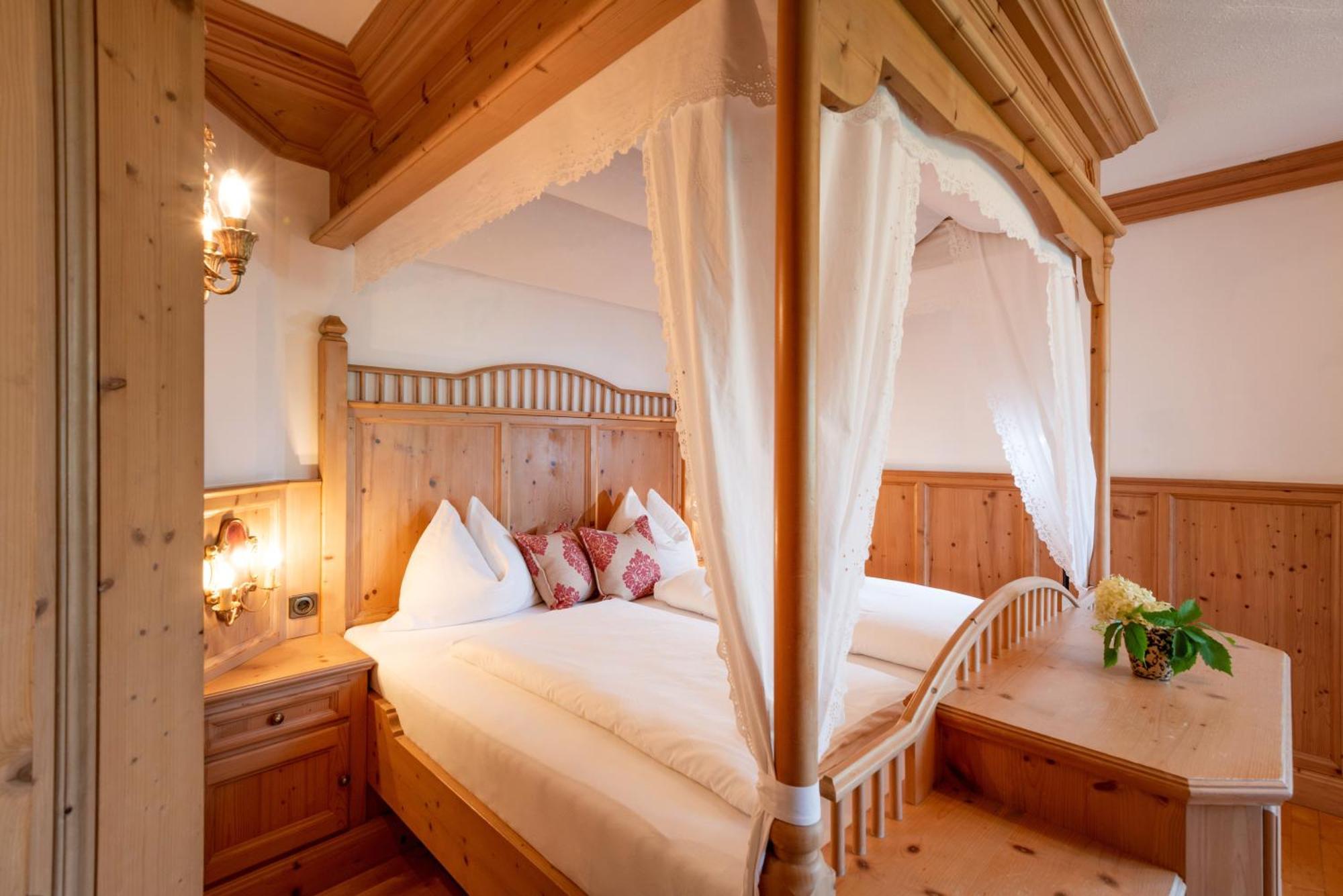 וורגל Hotel Tiroler Stuben מראה חיצוני תמונה