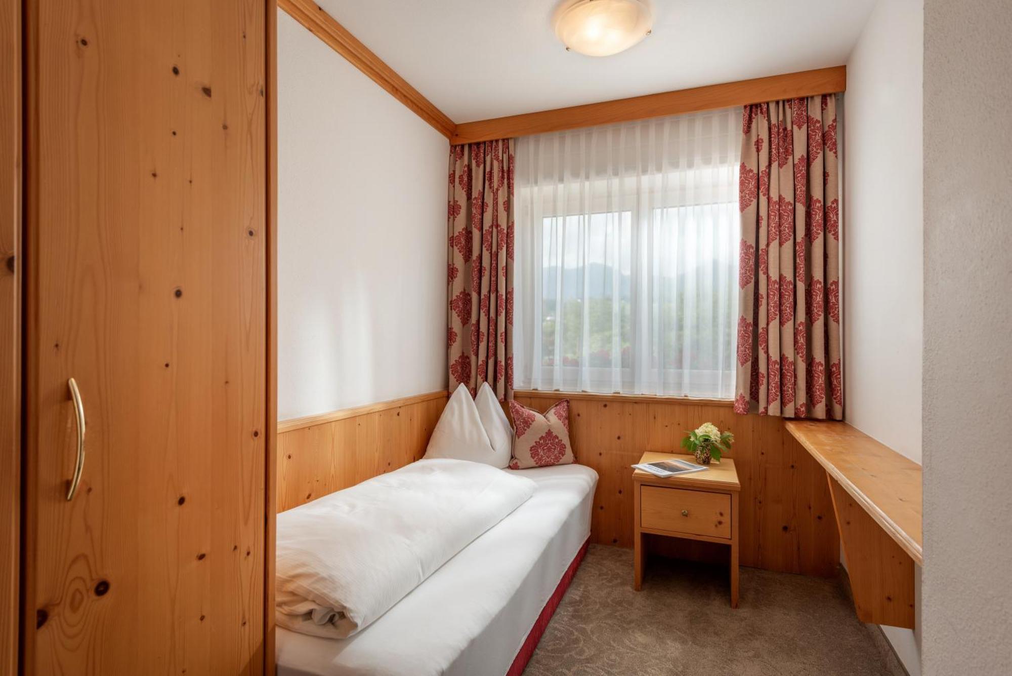וורגל Hotel Tiroler Stuben מראה חיצוני תמונה